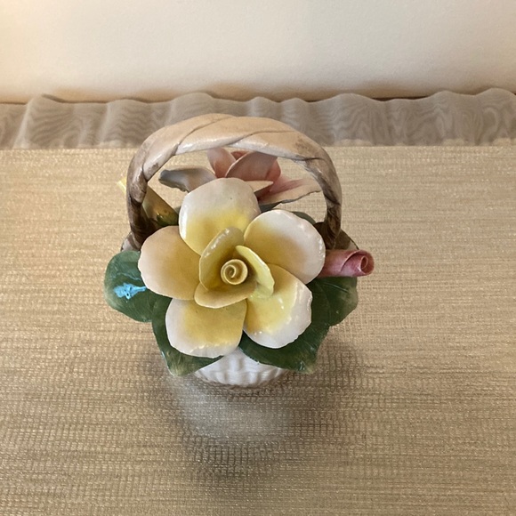 Capodimonte Vintage flower basket Nuova I.I.E. - Picture 2 of 9